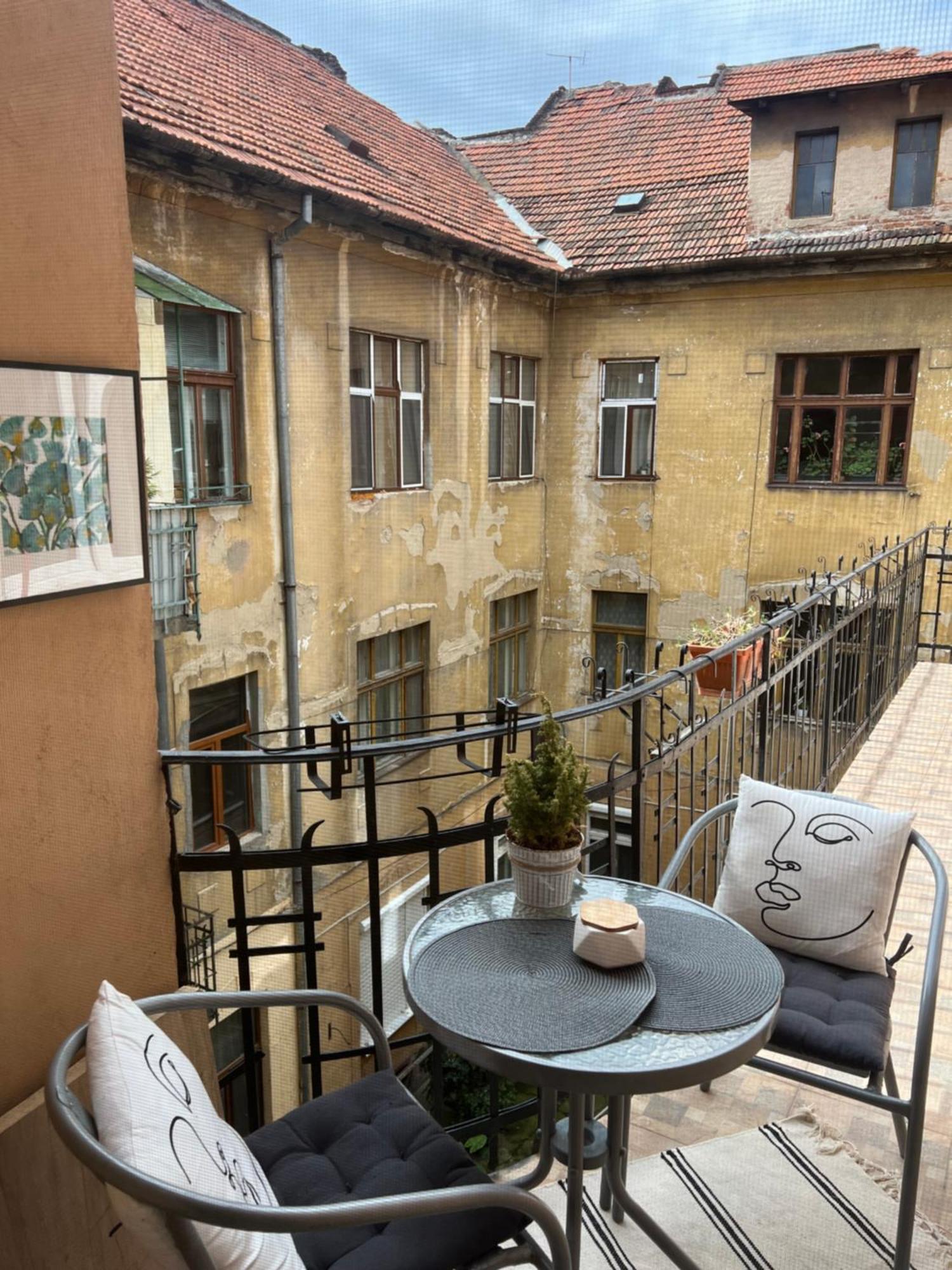 La Strada Central Apartament Орадя Экстерьер фото